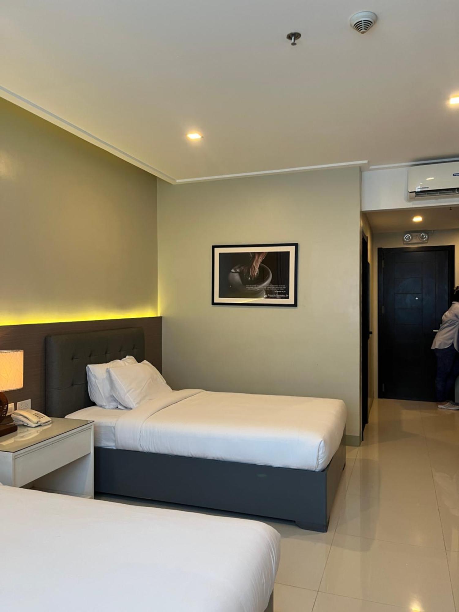 Iloilo Gateway Hotel And Suites Pavia Exterior foto