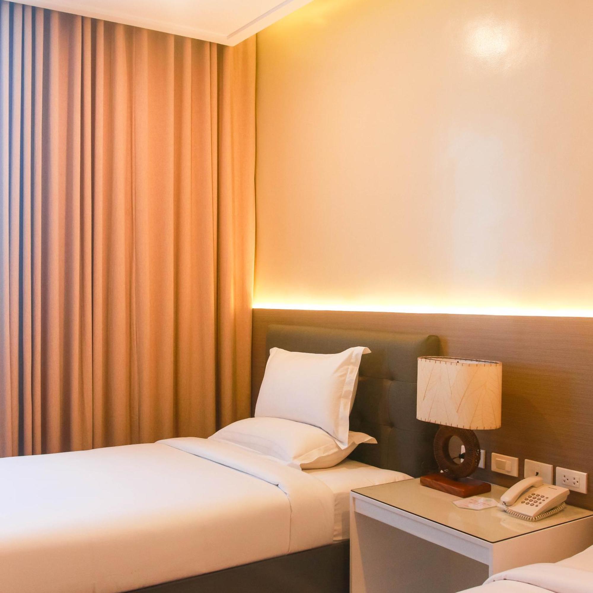 Iloilo Gateway Hotel And Suites Pavia Exterior foto